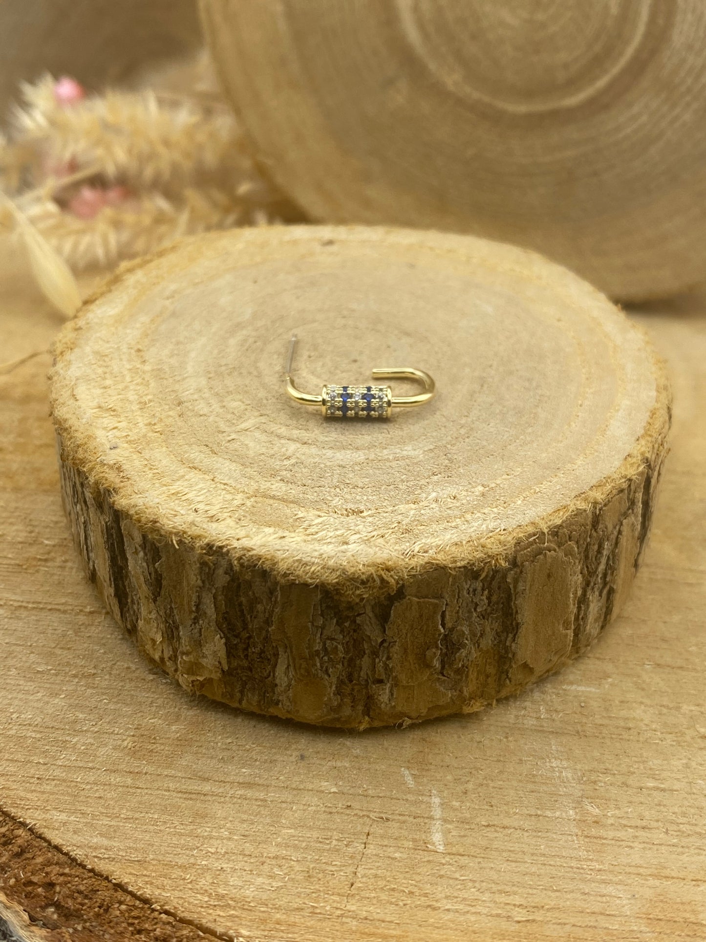La boucle d’oreille de la collection Brava